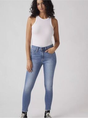 Levi's Light Blue Skinny Jeans - Women's 32 x 32